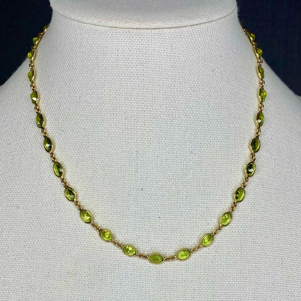 LAURA MUNDER, Palm Beach Designer, Rare 18K Peridot Station Necklace, 18 inches.